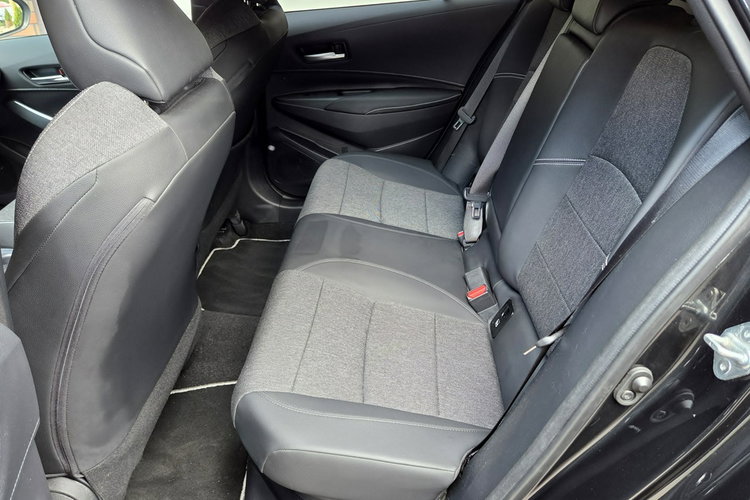 Toyota Corolla 1.8 140KM Hybyda , mały przebieg TYLKO 11 tys. km. Bogata wersja . zdjęcie 19