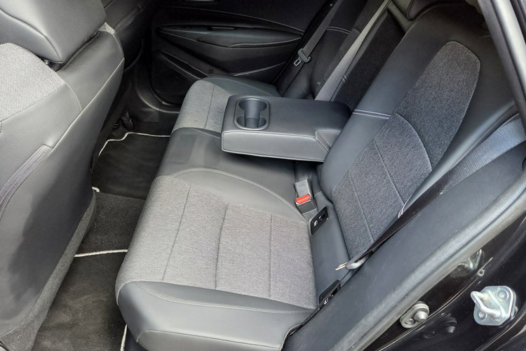 Toyota Corolla 1.8 140KM Hybyda , mały przebieg TYLKO 11 tys. km. Bogata wersja . zdjęcie 20
