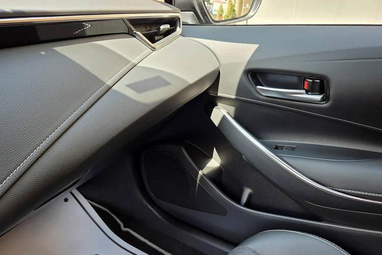 Toyota Corolla 1.8 140KM Hybyda , mały przebieg TYLKO 11 tys. km. Bogata wersja . zdjęcie 39