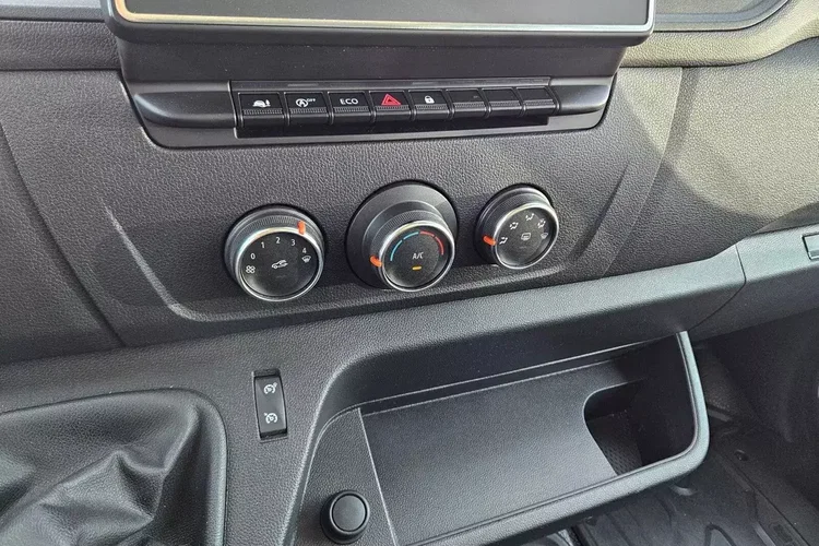 Renault Master L3H2 *89999zł Netto* Brygadówka 7 osób 2.3 dCi/150KM zdjęcie 25
