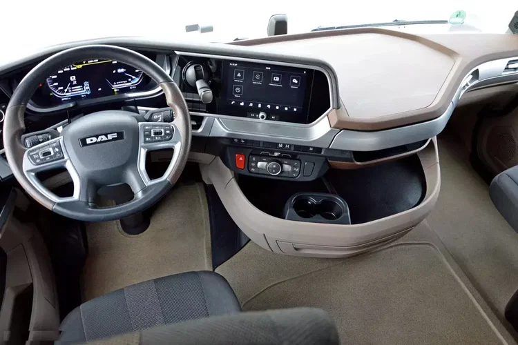 DAF XG+ 530 / ZF INTARDER / FULL LED / TRĄBY /KLIMA POST. / 2 ZBIORNIKI zdjęcie 20