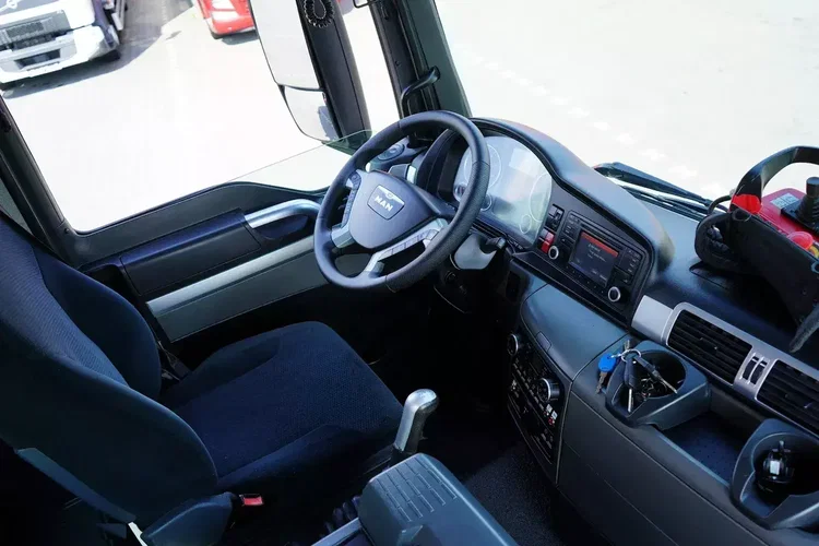 MAN TGS / 18.480 / E 6 / 4 X 4 / WYWROTKA + HDS / PALFINGER PK 20001 / PILOT zdjęcie 5