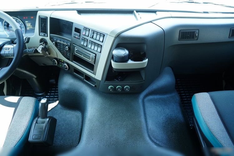 Volvo FM 370 / SOLÓWKA / FIRANKA - 9.1 M / 6X2 / WINDA DHOLLANDIA - 2 000 KG / MOCNA PODŁOGA / KLIMA POSTOJOWA / I- SHIFT / EURO 6 zdjęcie 38