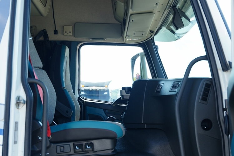Volvo FM 370 / SOLÓWKA / FIRANKA - 9.1 M / 6X2 / WINDA DHOLLANDIA - 2 000 KG / MOCNA PODŁOGA / KLIMA POSTOJOWA / I- SHIFT / EURO 6 zdjęcie 45