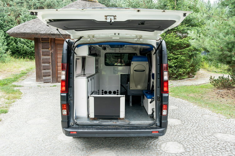 Renault Trafic Les Dauphins / Karetka / Pojazd Sanitarny / Nowy Silnik / Po Serwisie zdjęcie 40