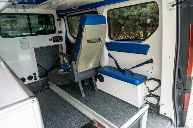 Renault Trafic Les Dauphins / Karetka / Pojazd Sanitarny / Nowy Silnik / Po Serwisie zdjęcie 43