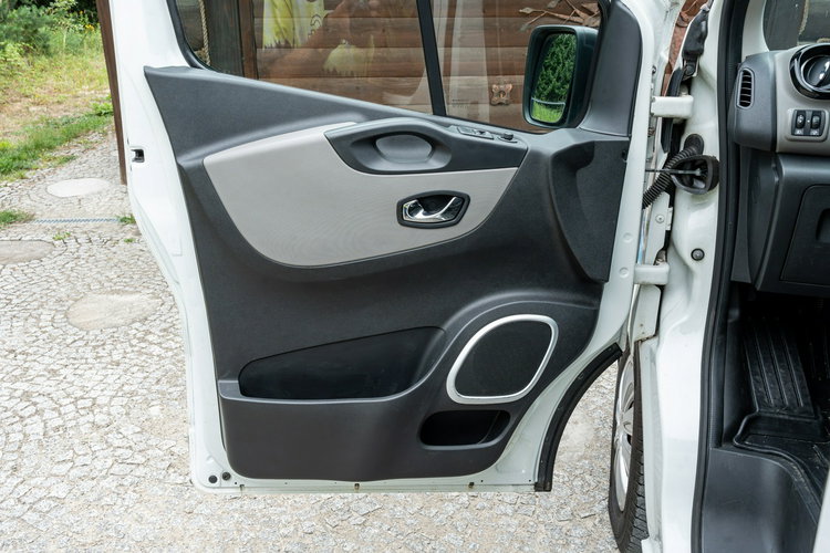 Renault Trafic Les Dauphins / Karetka / Pojazd Sanitarny / Nowy Silnik / Po Serwisie zdjęcie 49