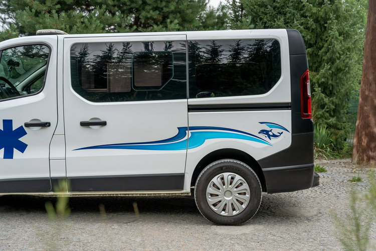 Renault Trafic Les Dauphins / Karetka / Pojazd Sanitarny / Nowy Silnik / Po Serwisie zdjęcie 9