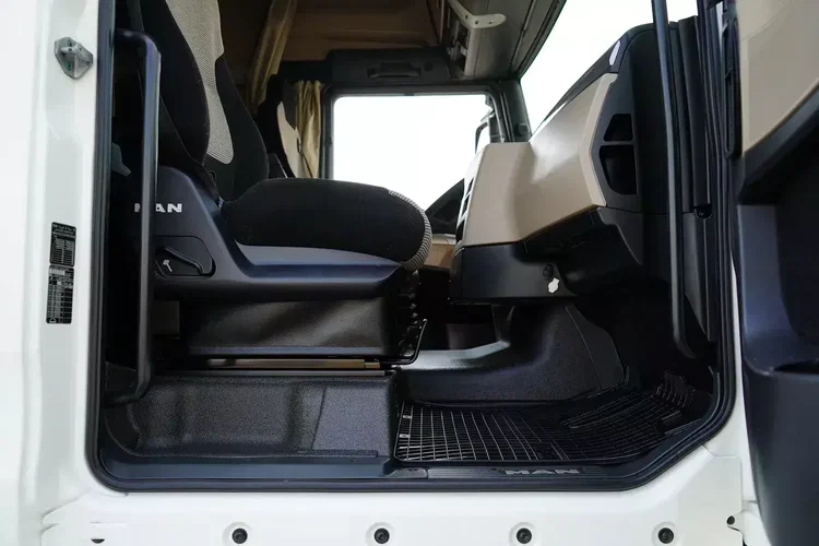 MAN / TGX / 18.420 / E 6 / XLX / ZESTAW PRZEJAZDOWY 120 M3 / ŁAD. 20 705 KG zdjęcie 35
