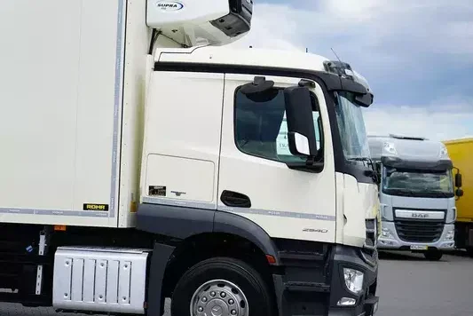 Mercedes ACTROS / 2540 / ACC / E 6 / CHŁODNIA + WINDA / 20 PALET / OŚ SKRĘTNA zdjęcie 22