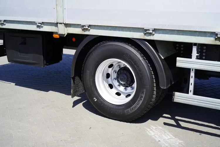 Iveco EUROCARGO / 180E25 / SKRZYNIOWY + HDS / HYVA HB 150 X / ROTATOR / WIDŁY / PILOT zdjęcie 13