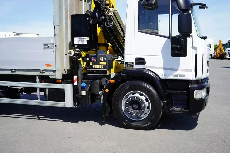 Iveco EUROCARGO / 180E25 / SKRZYNIOWY + HDS / HYVA HB 150 X / ROTATOR / WIDŁY / PILOT zdjęcie 29