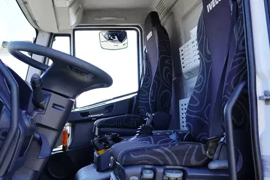 Iveco EUROCARGO / 180E25 / SKRZYNIOWY + HDS / HYVA HB 150 X / ROTATOR / WIDŁY / PILOT zdjęcie 40