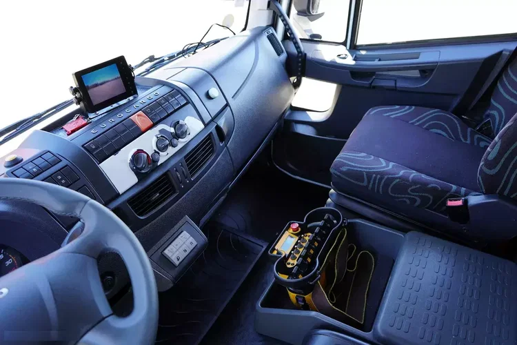Iveco EUROCARGO / 180E25 / SKRZYNIOWY + HDS / HYVA HB 150 X / ROTATOR / WIDŁY / PILOT zdjęcie 7