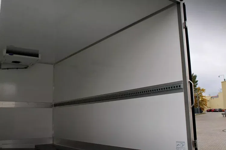 Ford Transit bliźniak kontener 8 euro palet chłodnia / mroźnia do -10'C / Winda 750kg BAR zdjęcie 18