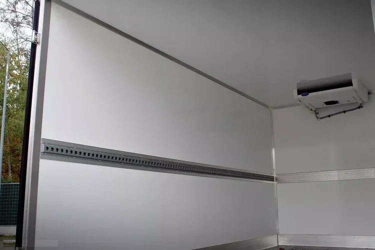 Ford Transit bliźniak kontener 8 euro palet chłodnia / mroźnia do -10'C / Winda 750kg BAR zdjęcie 2