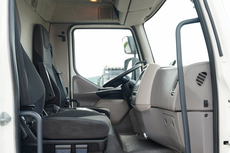 DAF LF 250 / 4X2 / SKRZYNIOWY - 7.3 + HDS HYVA HB 150X -E3 / STEROWANIE RADIOWE / ROTATOR / MAX UDŹWIG: 5200 KG / EURO 6 zdjęcie 46