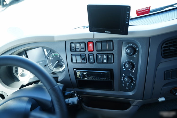 DAF LF 250 / 4X2 / SKRZYNIOWY - 7.3 + HDS HYVA HB 150X -E3 / STEROWANIE RADIOWE / ROTATOR / MAX UDŹWIG: 5200 KG / EURO 6 zdjęcie 39