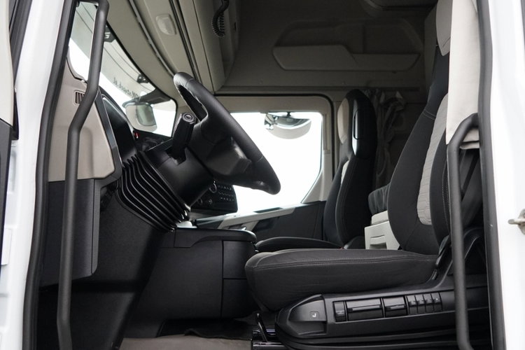 Ford F-MAX 500 / KLIMA POSTOJOWA / BOGATE WYPOSAŻENIE / EURO 6 zdjęcie 20