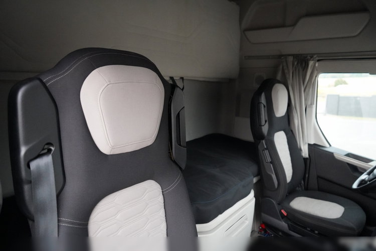 Ford F-MAX 500 / KLIMA POSTOJOWA / BOGATE WYPOSAŻENIE / EURO 6 zdjęcie 33