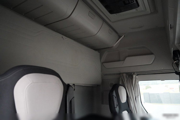 Ford F-MAX 500 / KLIMA POSTOJOWA / BOGATE WYPOSAŻENIE / EURO 6 zdjęcie 34