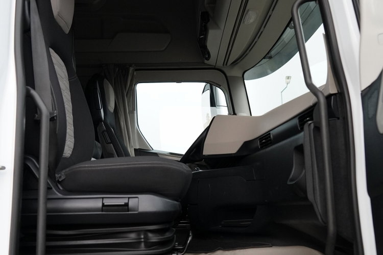 Ford F-MAX 500 / KLIMA POSTOJOWA / BOGATE WYPOSAŻENIE / EURO 6 zdjęcie 35