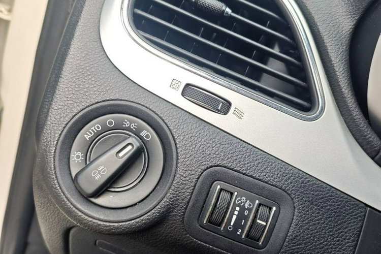 Fiat Freemont Navi Kamera 7 osób 4 x 4 A U T O M A T zdjęcie 21