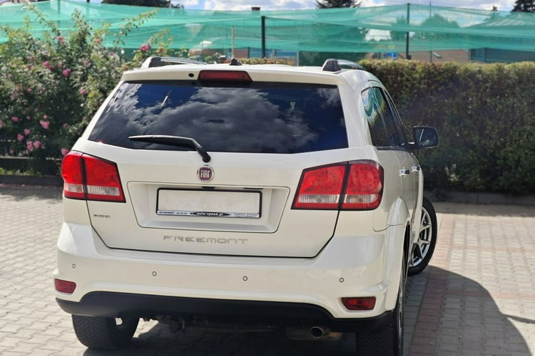Fiat Freemont Navi Kamera 7 osób 4 x 4 A U T O M A T zdjęcie 4