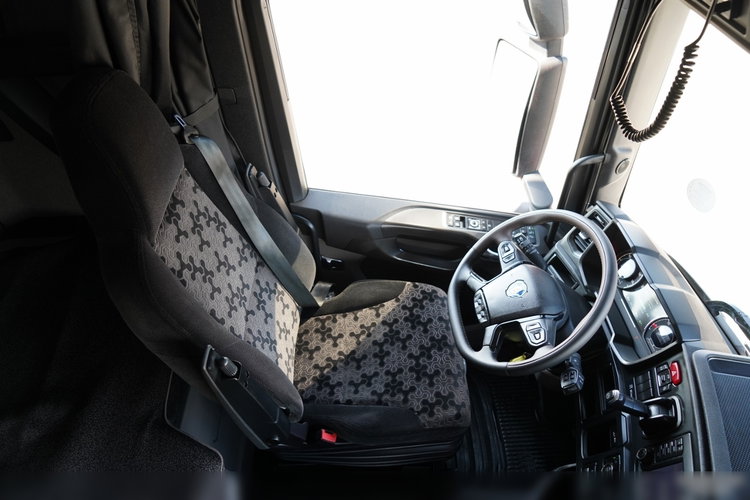Scania R 460  SUPER  / RETARDER / KLIMA POSTOJOWA   / CAŁA NA PODUSZKACH   /  OPONY 100% / EURO 6 zdjęcie 27