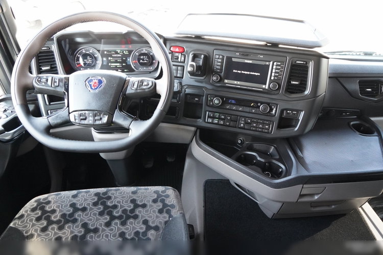 Scania R 460  SUPER  / RETARDER / KLIMA POSTOJOWA   / CAŁA NA PODUSZKACH   /  OPONY 100% / EURO 6 zdjęcie 28