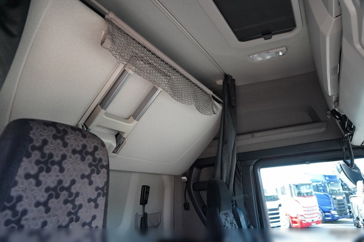 Scania R 460  SUPER  / RETARDER / KLIMA POSTOJOWA   / CAŁA NA PODUSZKACH   /  OPONY 100% / EURO 6 zdjęcie 36