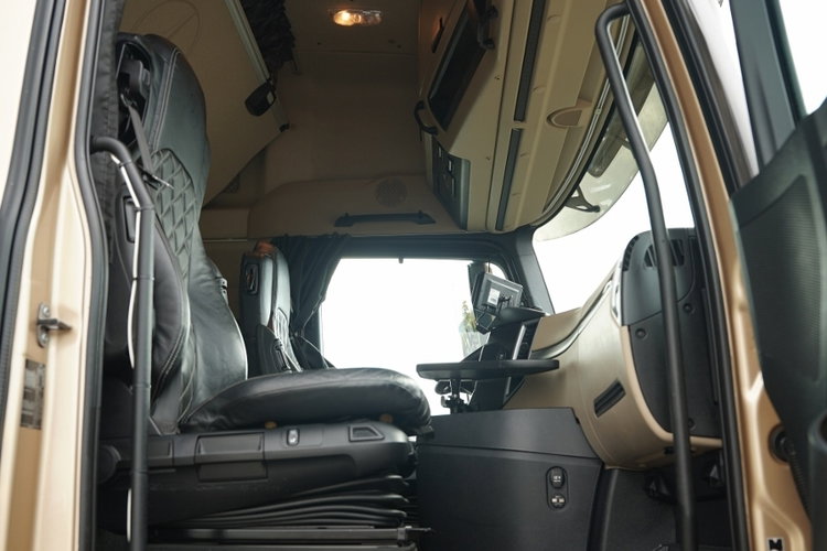 Mercedes ACTROS 18 53 / BIG SPACE / RETARDER / BOGATE WYPOSAŻENIE / HYDRAULIKA zdjęcie 34