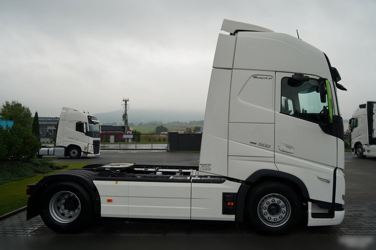 Volvo FH 500 / XXL / RETARDER / CAŁY NA PODUSZKACH / KLIMA POSTOJOWA / BOGATE WYPOSAŻENIE / PO ZŁOTYM KONTRAKCIE SERWISOWYM / zdjęcie 9