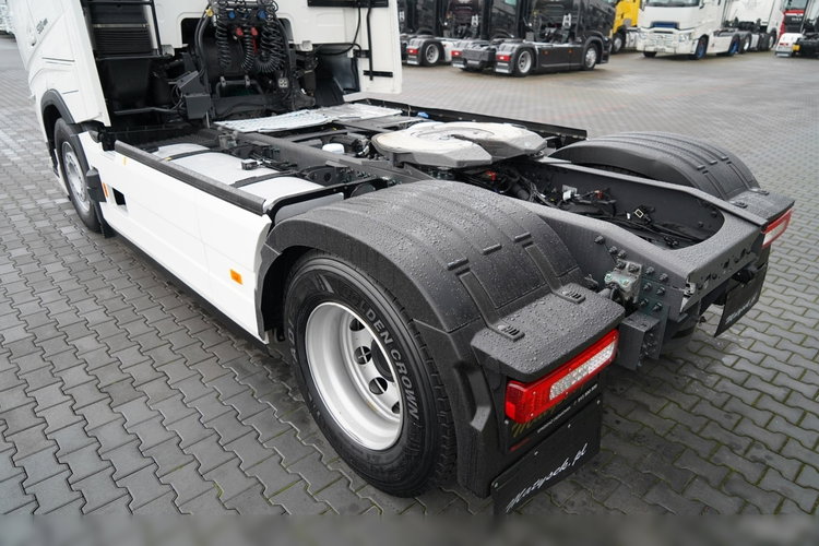 Volvo FH 500 / XXL / RETARDER / CAŁY NA PODUSZKACH / KLIMA POSTOJOWA / BOGATE WYPOSAŻENIE / PO ZŁOTYM KONTRAKCIE SERWISOWYM / zdjęcie 14