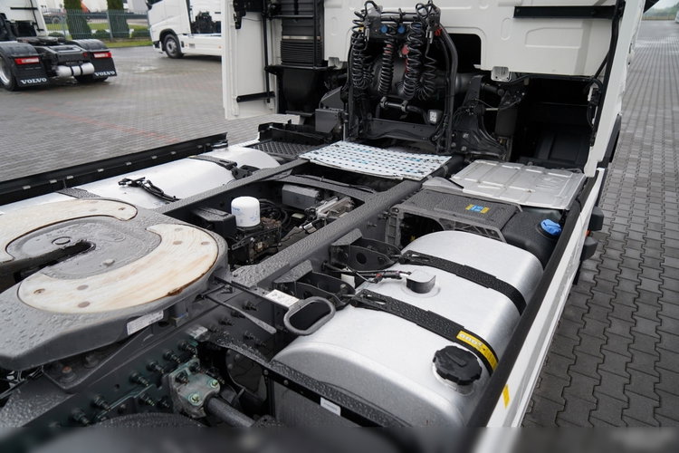 Volvo FH 500 / XXL / RETARDER / CAŁY NA PODUSZKACH / KLIMA POSTOJOWA / BOGATE WYPOSAŻENIE / PO ZŁOTYM KONTRAKCIE SERWISOWYM / zdjęcie 16