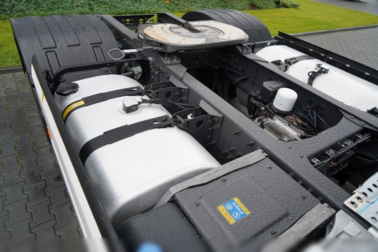 Volvo FH 500 / XXL / RETARDER / CAŁY NA PODUSZKACH / KLIMA POSTOJOWA / BOGATE WYPOSAŻENIE / PO ZŁOTYM KONTRAKCIE SERWISOWYM / zdjęcie 17