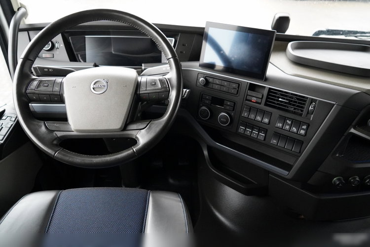 Volvo FH 500 / XXL / RETARDER / CAŁY NA PODUSZKACH / KLIMA POSTOJOWA / BOGATE WYPOSAŻENIE / PO ZŁOTYM KONTRAKCIE SERWISOWYM / zdjęcie 28