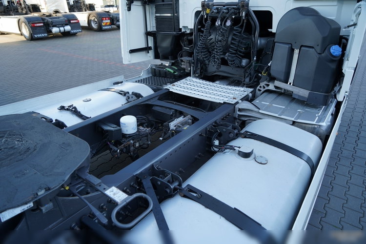 Volvo FH 460 / LOW DECK / MEGA / KLIMA POSTOJOWA / I-SAVE / TV / I-SHIFT / EURO 6 zdjęcie 16