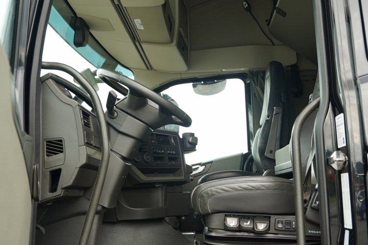 Volvo FH 500 / XXL / RETARDER / LOWDECK / MEGA  / BOGATE WYPOSAŻENIE / PO KONTRAKCIE SERWISOWYM / zdjęcie 23