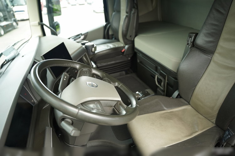 Volvo FH 500 / XXL / RETARDER / LOWDECK / MEGA  / BOGATE WYPOSAŻENIE / PO KONTRAKCIE SERWISOWYM / zdjęcie 24