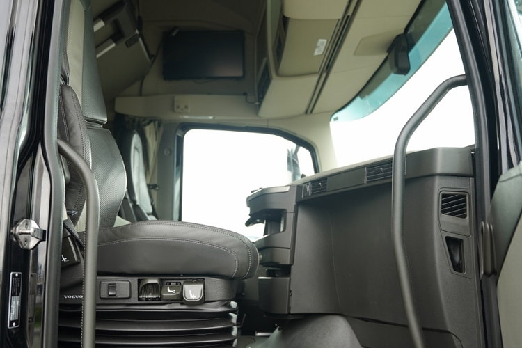Volvo FH 500 / XXL / RETARDER / LOWDECK / MEGA  / BOGATE WYPOSAŻENIE / PO KONTRAKCIE SERWISOWYM / zdjęcie 38