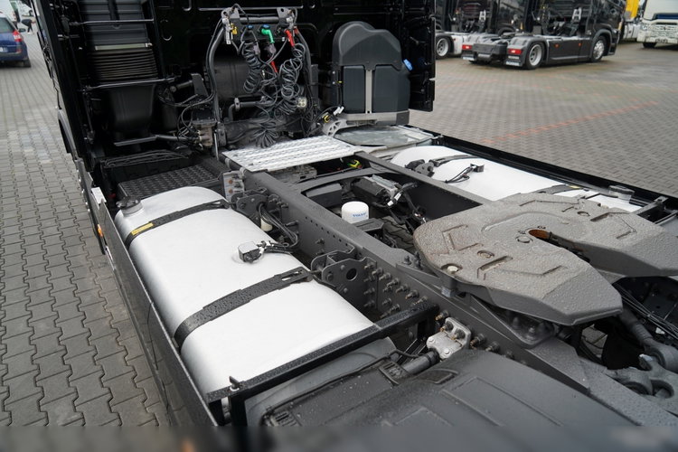 Volvo FH 500 / XXL / RETARDER / LOWDECK / MEGA / BOGATE WYPOSAŻENIE / PO KONTRAKCIE SERWISOWYM / zdjęcie 13