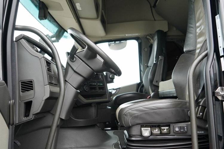 Volvo FH 500 / XXL / RETARDER / LOWDECK / MEGA / BOGATE WYPOSAŻENIE / PO KONTRAKCIE SERWISOWYM / zdjęcie 23