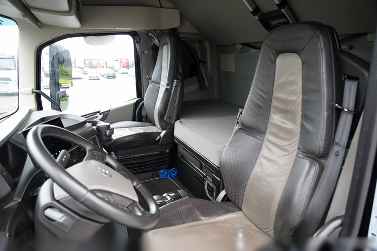 Volvo FH 500 / XXL / RETARDER / LOWDECK / MEGA / BOGATE WYPOSAŻENIE / PO KONTRAKCIE SERWISOWYM / zdjęcie 24
