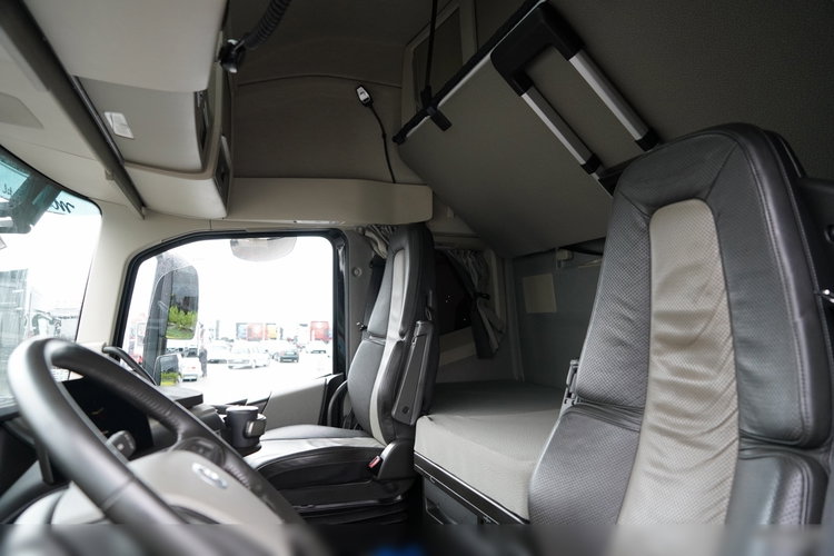 Volvo FH 500 / XXL / RETARDER / LOWDECK / MEGA / BOGATE WYPOSAŻENIE / PO KONTRAKCIE SERWISOWYM / zdjęcie 25
