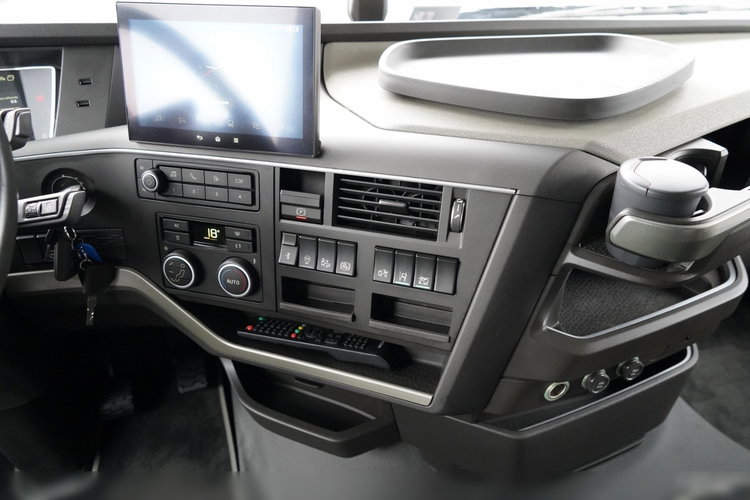 Volvo FH 500 / XXL / RETARDER / LOWDECK / MEGA / BOGATE WYPOSAŻENIE / PO KONTRAKCIE SERWISOWYM / zdjęcie 30