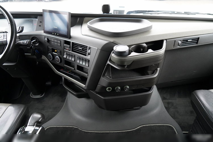 Volvo FH 500 / XXL / RETARDER / LOWDECK / MEGA / BOGATE WYPOSAŻENIE / PO KONTRAKCIE SERWISOWYM / zdjęcie 31