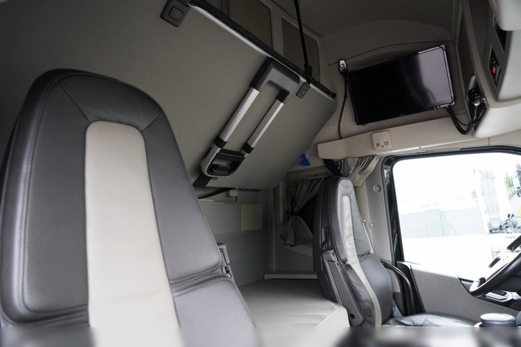 Volvo FH 500 / XXL / RETARDER / LOWDECK / MEGA / BOGATE WYPOSAŻENIE / PO KONTRAKCIE SERWISOWYM / zdjęcie 36