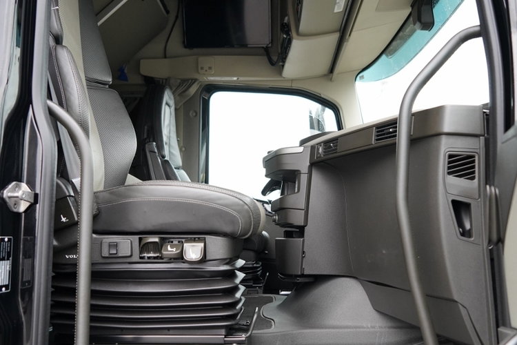 Volvo FH 500 / XXL / RETARDER / LOWDECK / MEGA / BOGATE WYPOSAŻENIE / PO KONTRAKCIE SERWISOWYM / zdjęcie 37