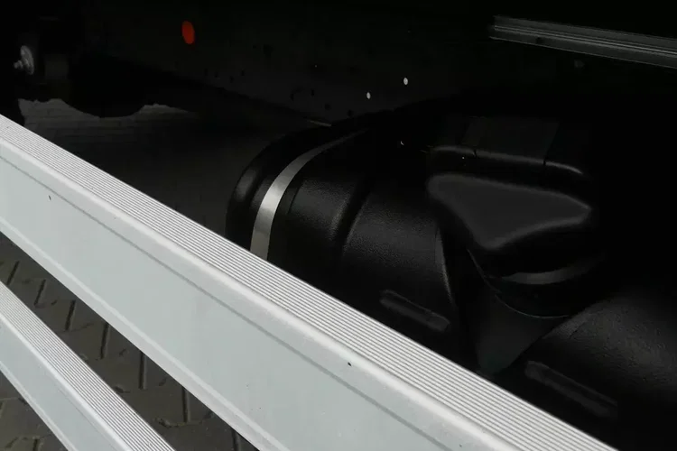 Iveco EUROCARGO 120-220 / HDS FASSI F110 + SKRZYNIA / MANUAL / zdjęcie 8
